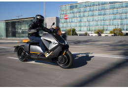 Les Meilleurs Maxi-Scooters en 2025 : Guide Comparatif et Conseils